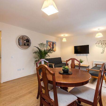 Elegant 2 Bedroom City Centre Apartment - Free Parking - Private Balcony Edinburgh Bagian luar foto