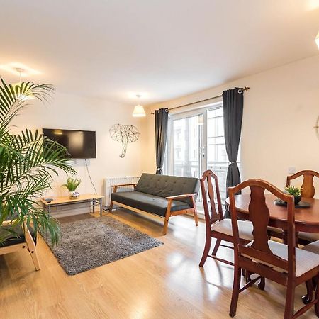 Elegant 2 Bedroom City Centre Apartment - Free Parking - Private Balcony Edinburgh Bagian luar foto