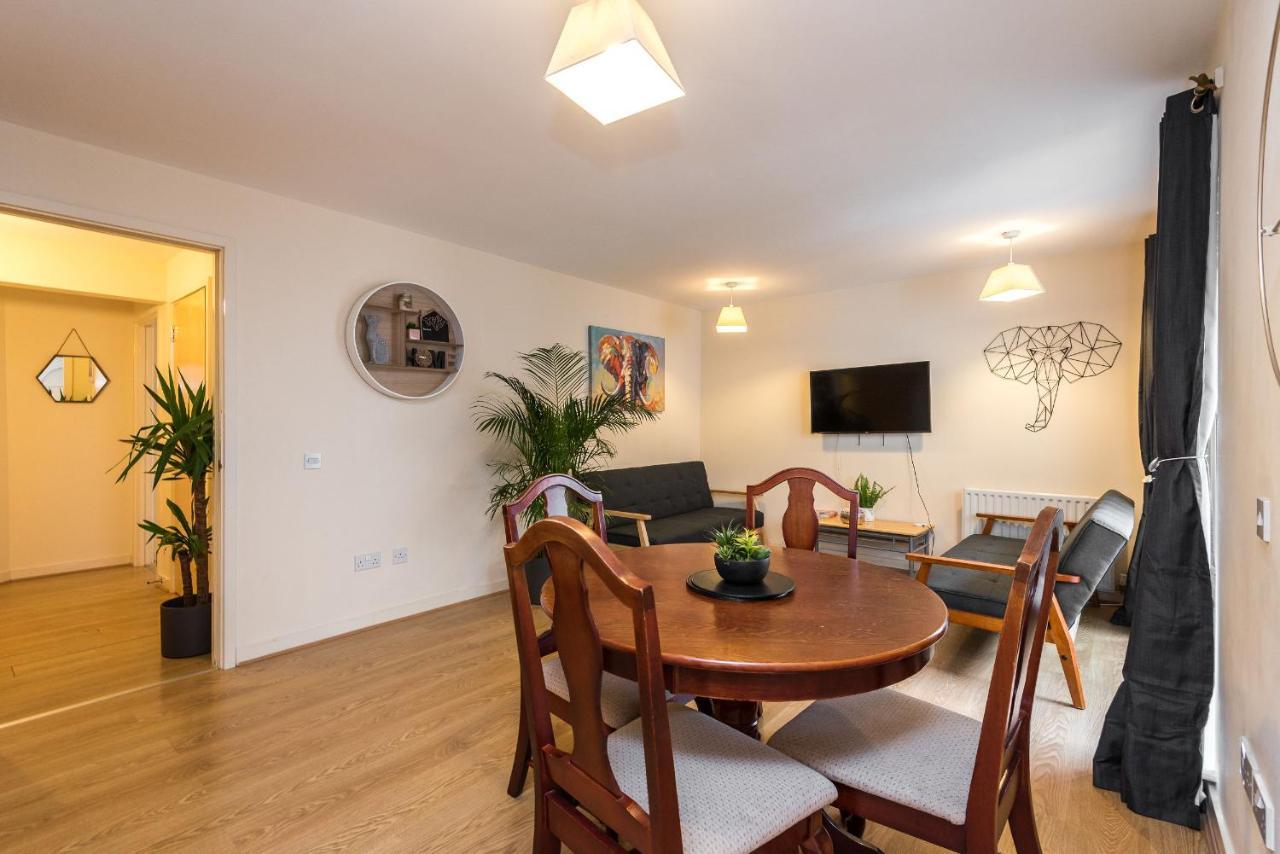 Elegant 2 Bedroom City Centre Apartment - Free Parking - Private Balcony Edinburgh Bagian luar foto