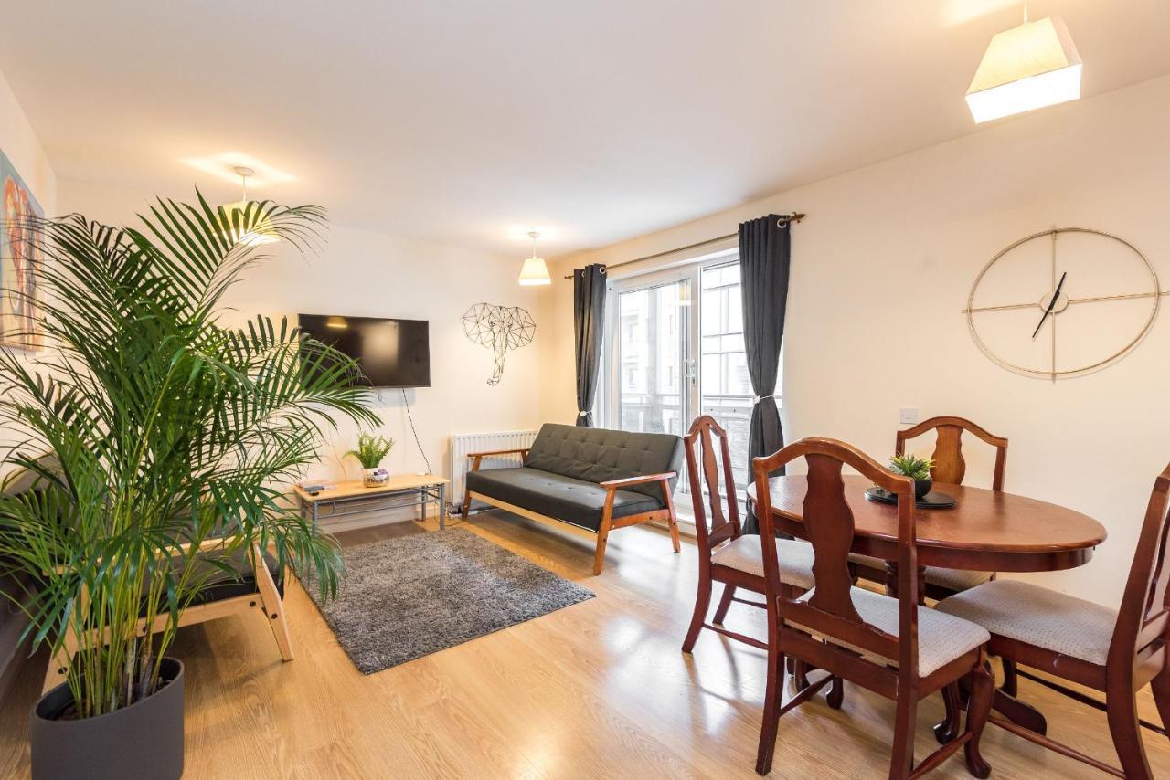 Elegant 2 Bedroom City Centre Apartment - Free Parking - Private Balcony Edinburgh Bagian luar foto