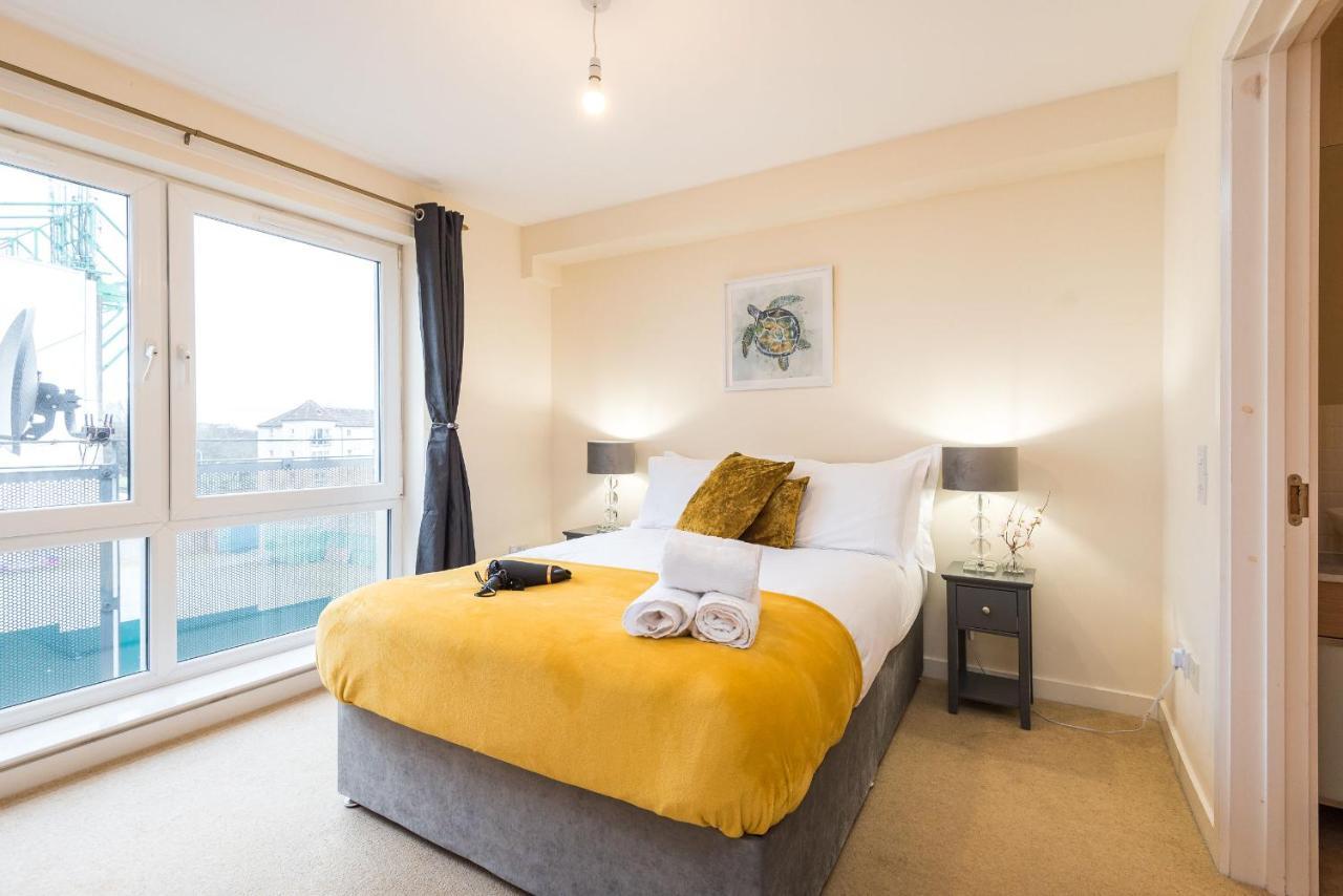 Elegant 2 Bedroom City Centre Apartment - Free Parking - Private Balcony Edinburgh Bagian luar foto