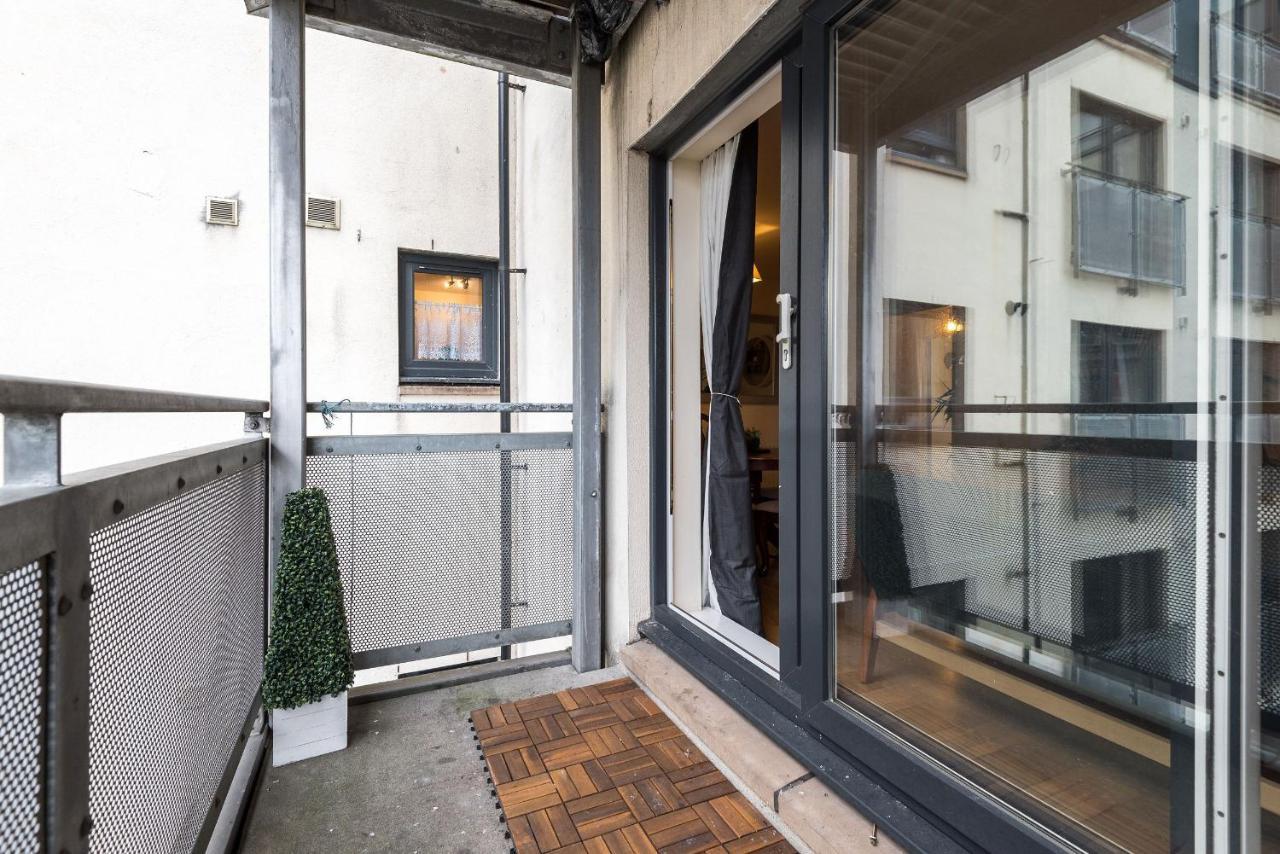 Elegant 2 Bedroom City Centre Apartment - Free Parking - Private Balcony Edinburgh Bagian luar foto